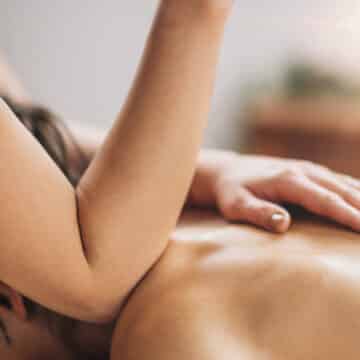 Lomi Lomi Hawaiian Back Massage ¿Qué es el masaje lomi lomi? La técnica hawaiana que trabaja cuerpo y mente